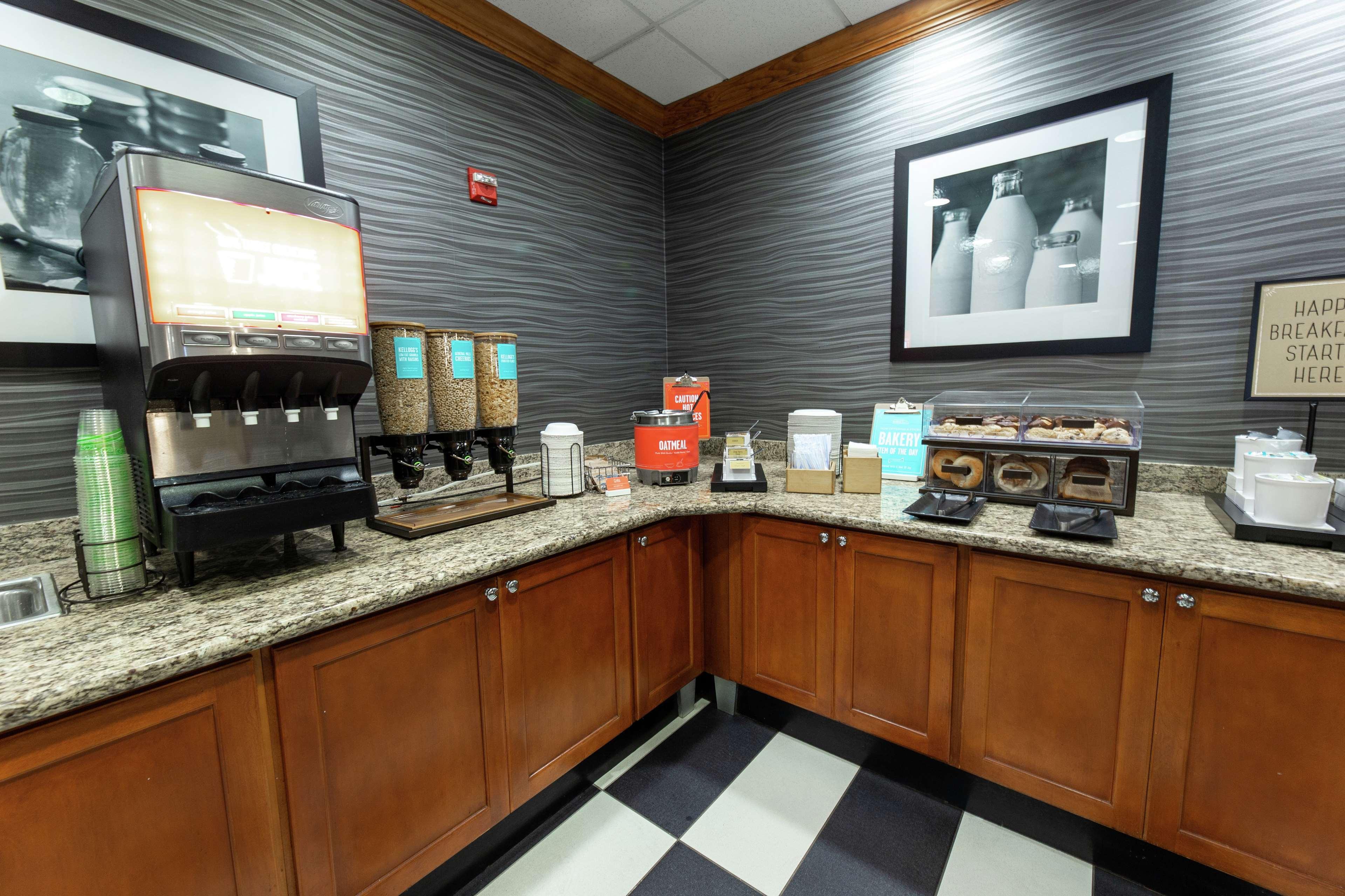 Hampton Inn & Suites Jacksonville Deerwood Park Экстерьер фото