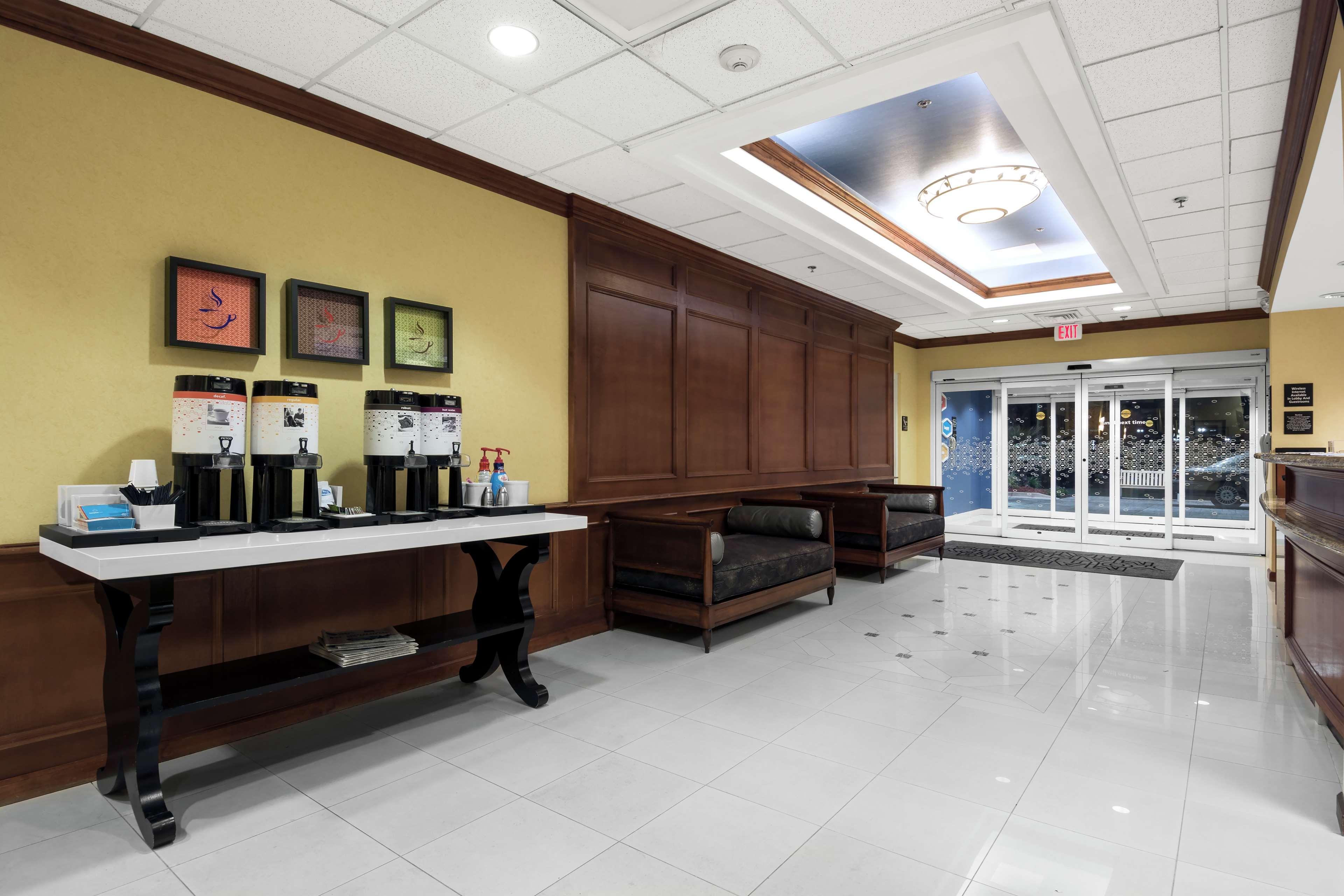 Hampton Inn & Suites Jacksonville Deerwood Park Экстерьер фото
