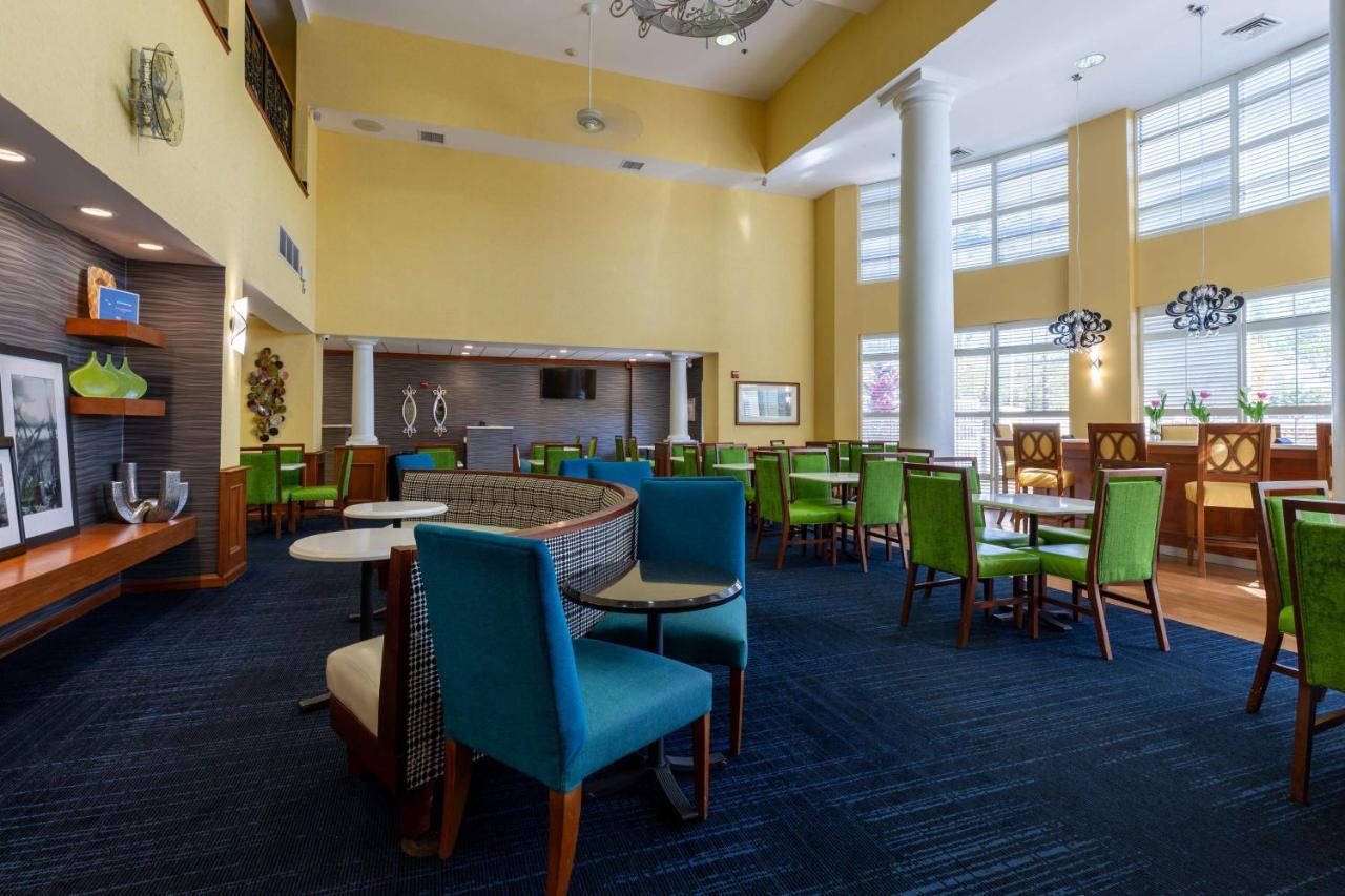 Hampton Inn & Suites Jacksonville Deerwood Park Экстерьер фото