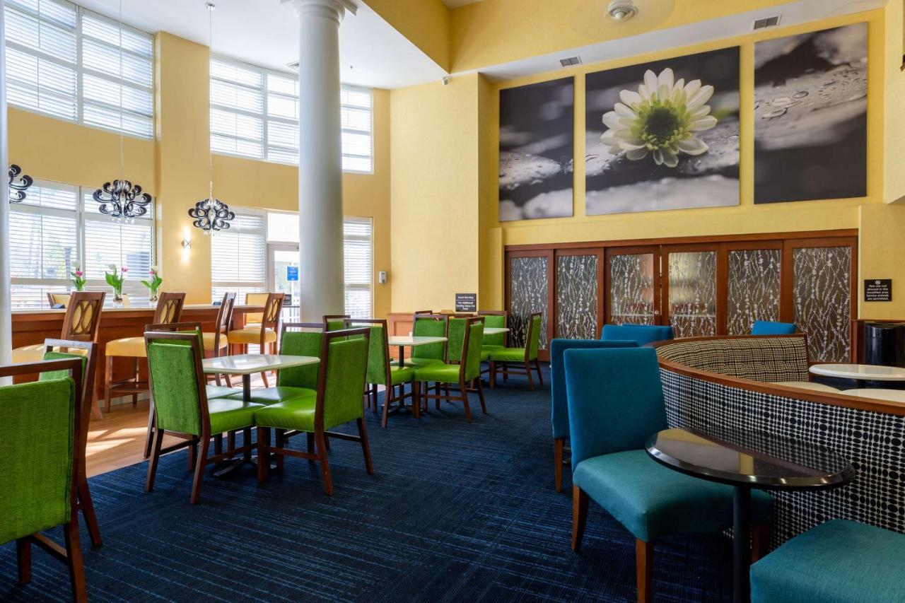 Hampton Inn & Suites Jacksonville Deerwood Park Экстерьер фото
