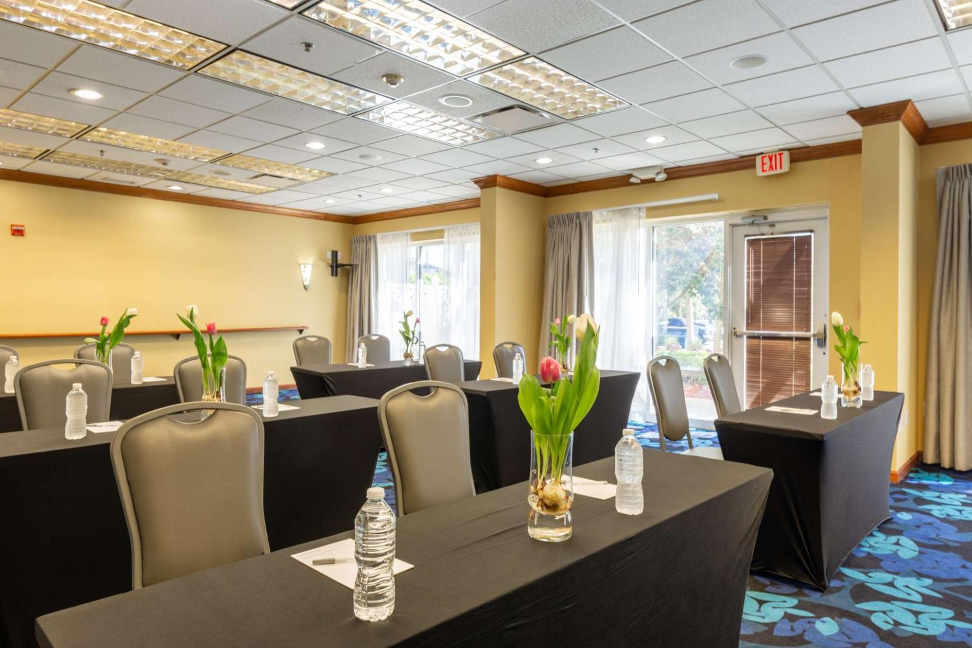 Hampton Inn & Suites Jacksonville Deerwood Park Экстерьер фото