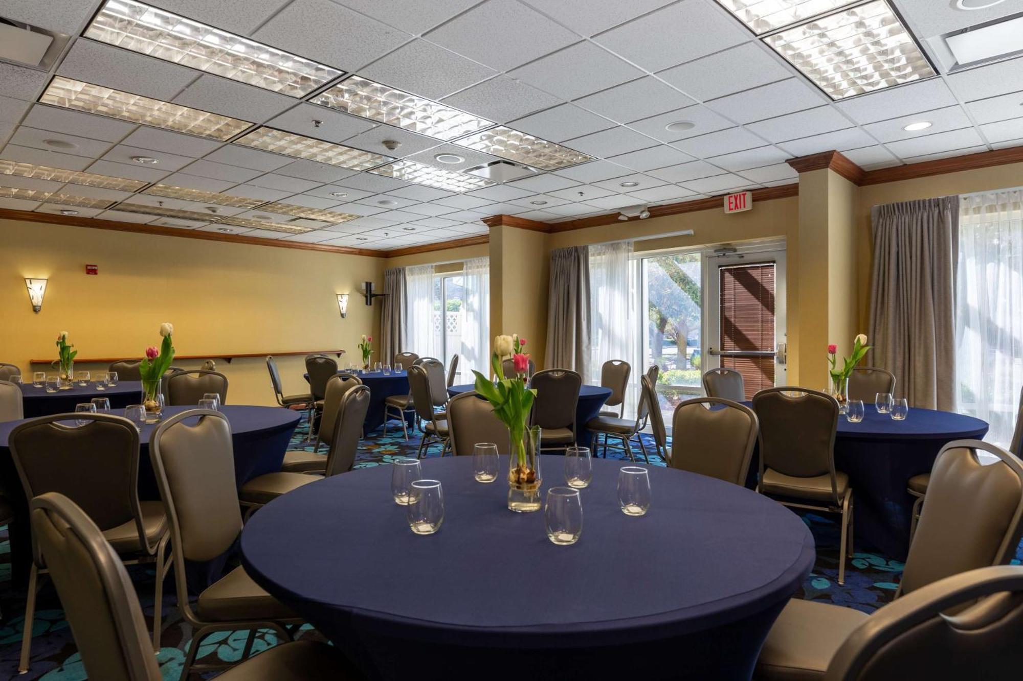 Hampton Inn & Suites Jacksonville Deerwood Park Экстерьер фото