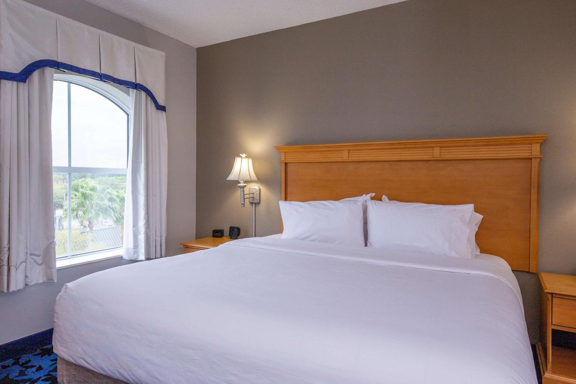 Hampton Inn & Suites Jacksonville Deerwood Park Экстерьер фото